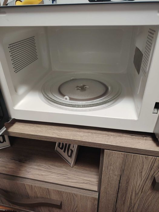 Vând cuptor  microunde