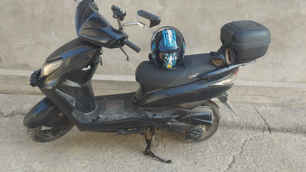 Сотилади срочна скутор нархини келишамиз