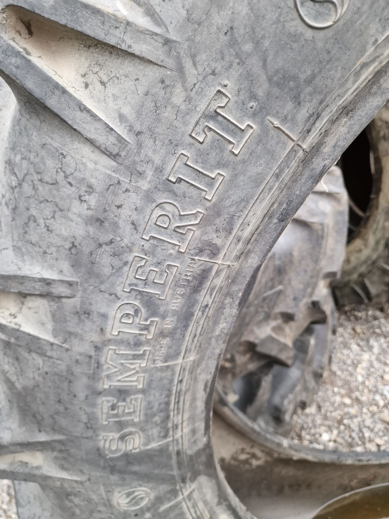 Cauciuc Agricol 12.4R36 marca Semperit