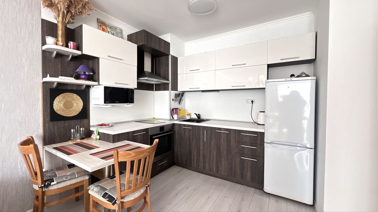 Дава се под наем Двустаен апартамент в Варна, Бриз - 65 кв.м за 550 € - Снимка #1