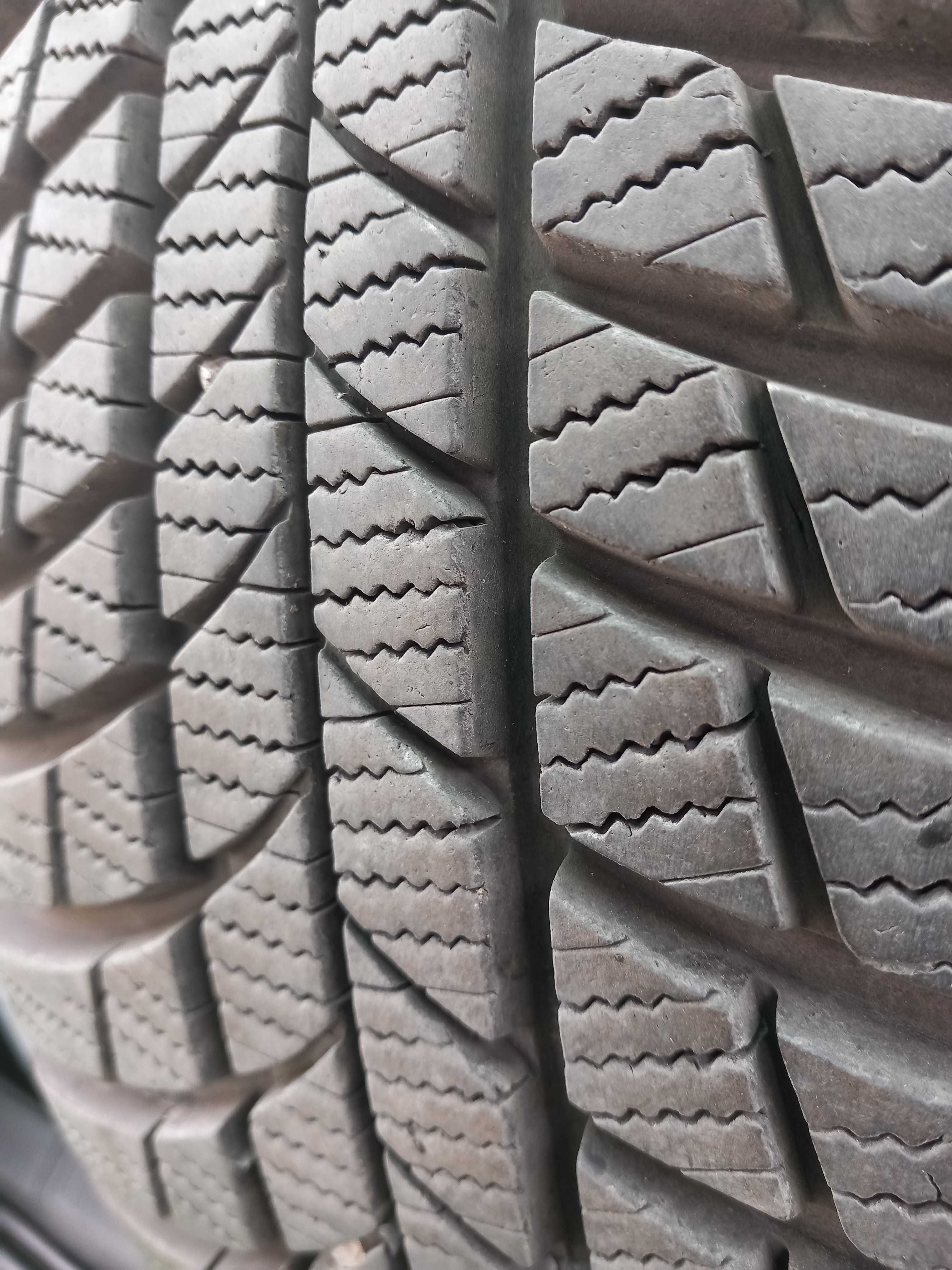 225/45 R17 Brigestone