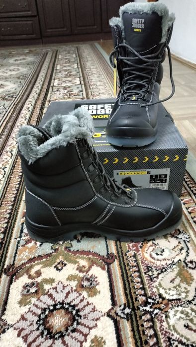 Зимния  спец ботинка размер 43