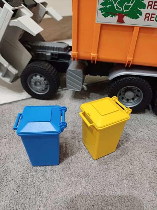 Играчка голям камион за боклук Bruder с две кофи