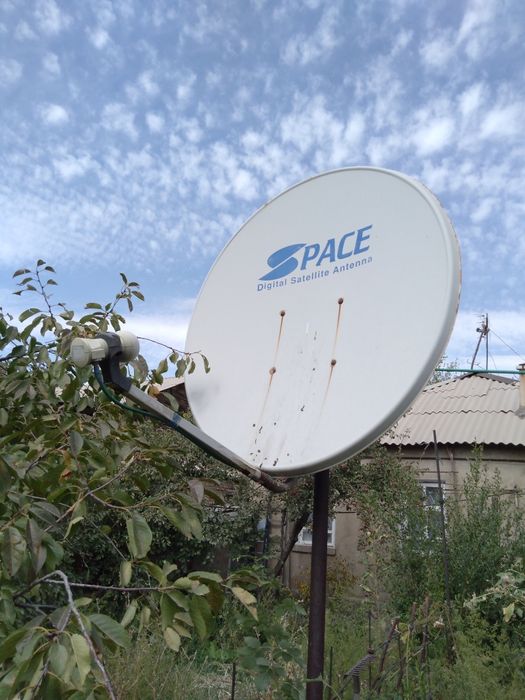 Продам две спутниковые тарелки