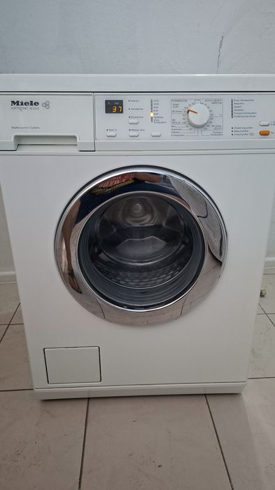 Vând mașină+uscător de spălat cu uscător Miele