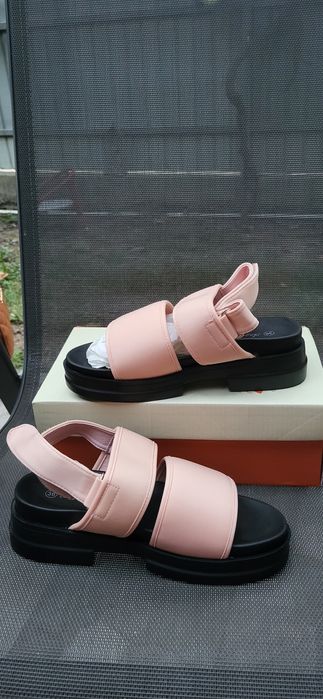 Sandale roz mărimea 36