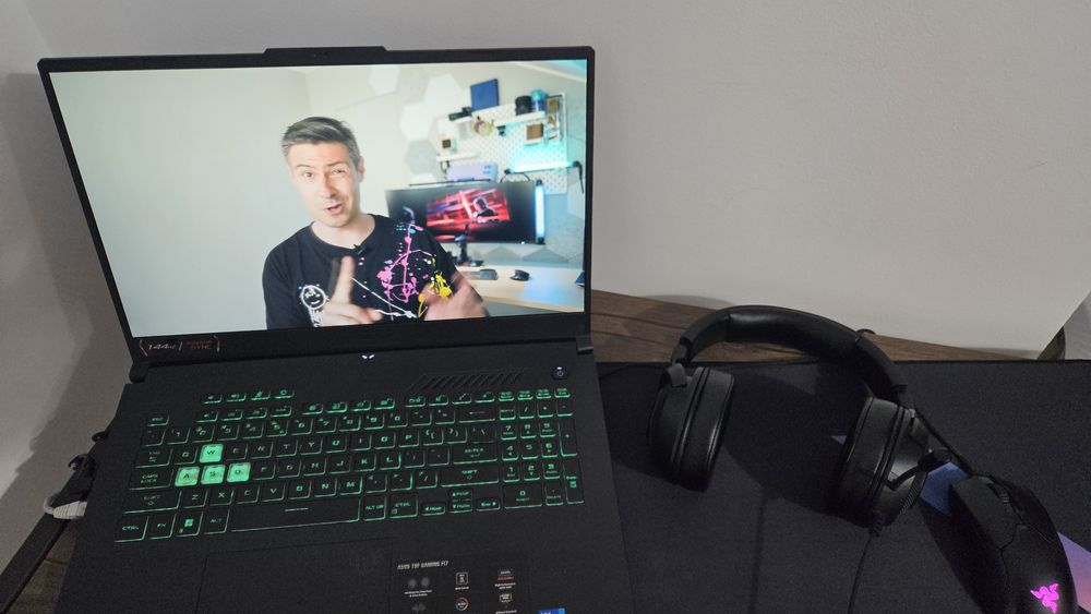 Laptop - ASUS TUF F17 - FX707ZE i7