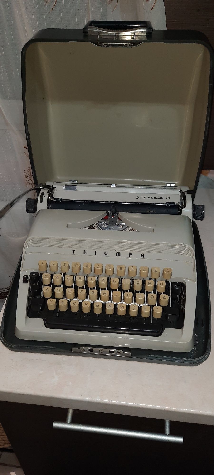 Mașină de scris Triumph Gabrielle 10
