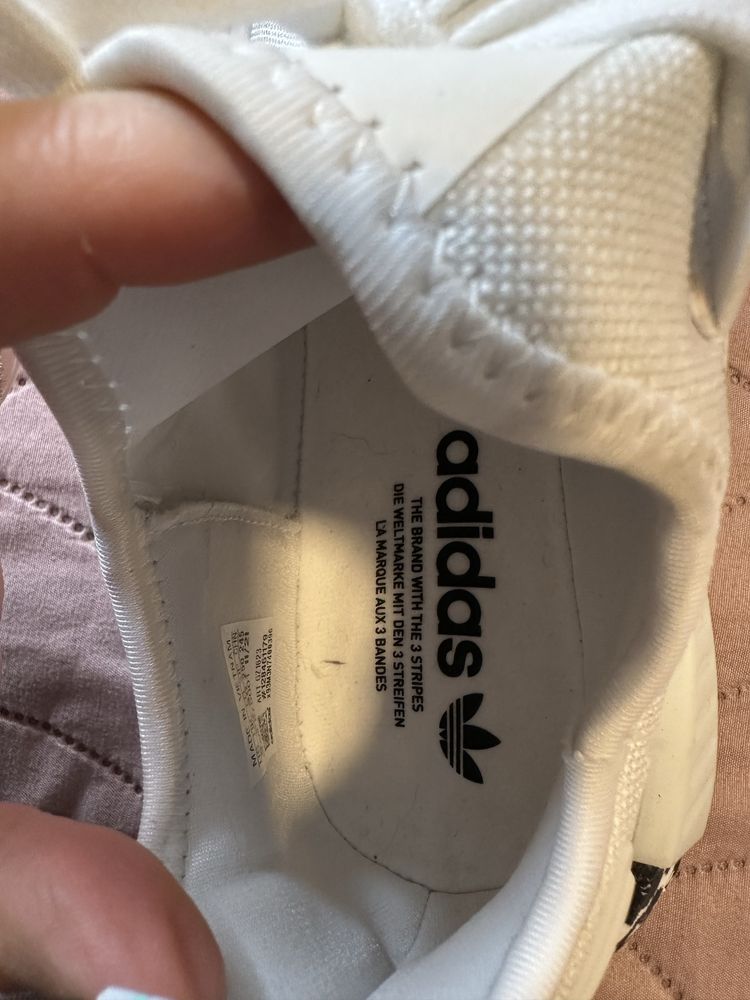 Adidas- чусто нови