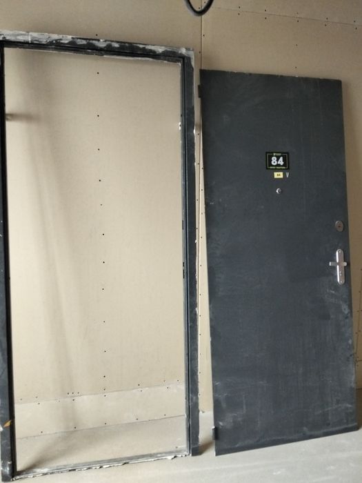 Продается дверь входная