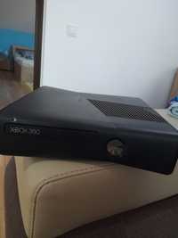 Vând Xbox 360, merge foarte bine