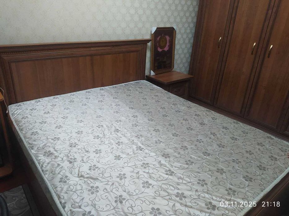 Мебель спальный комплект. Кровать, трюмо, шкаф