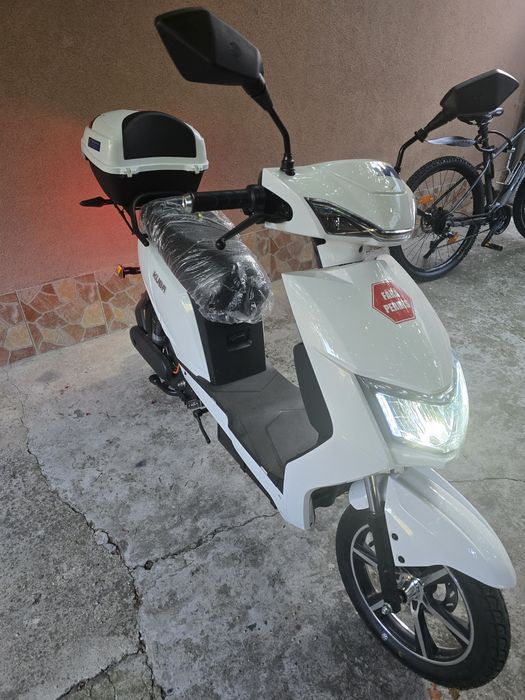 Vand scuter electric