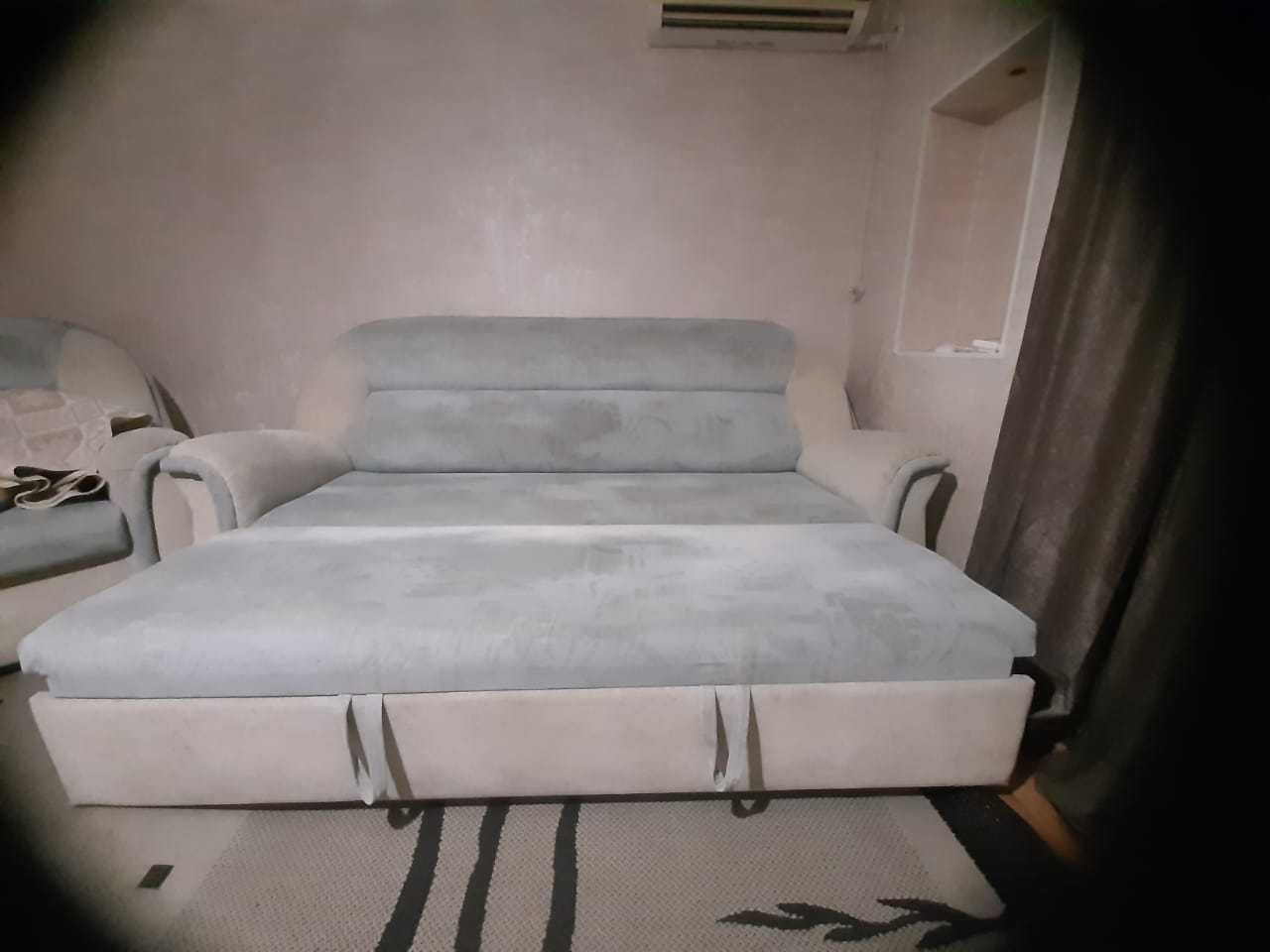 Продам мягкий уголок(диван и два кресла)