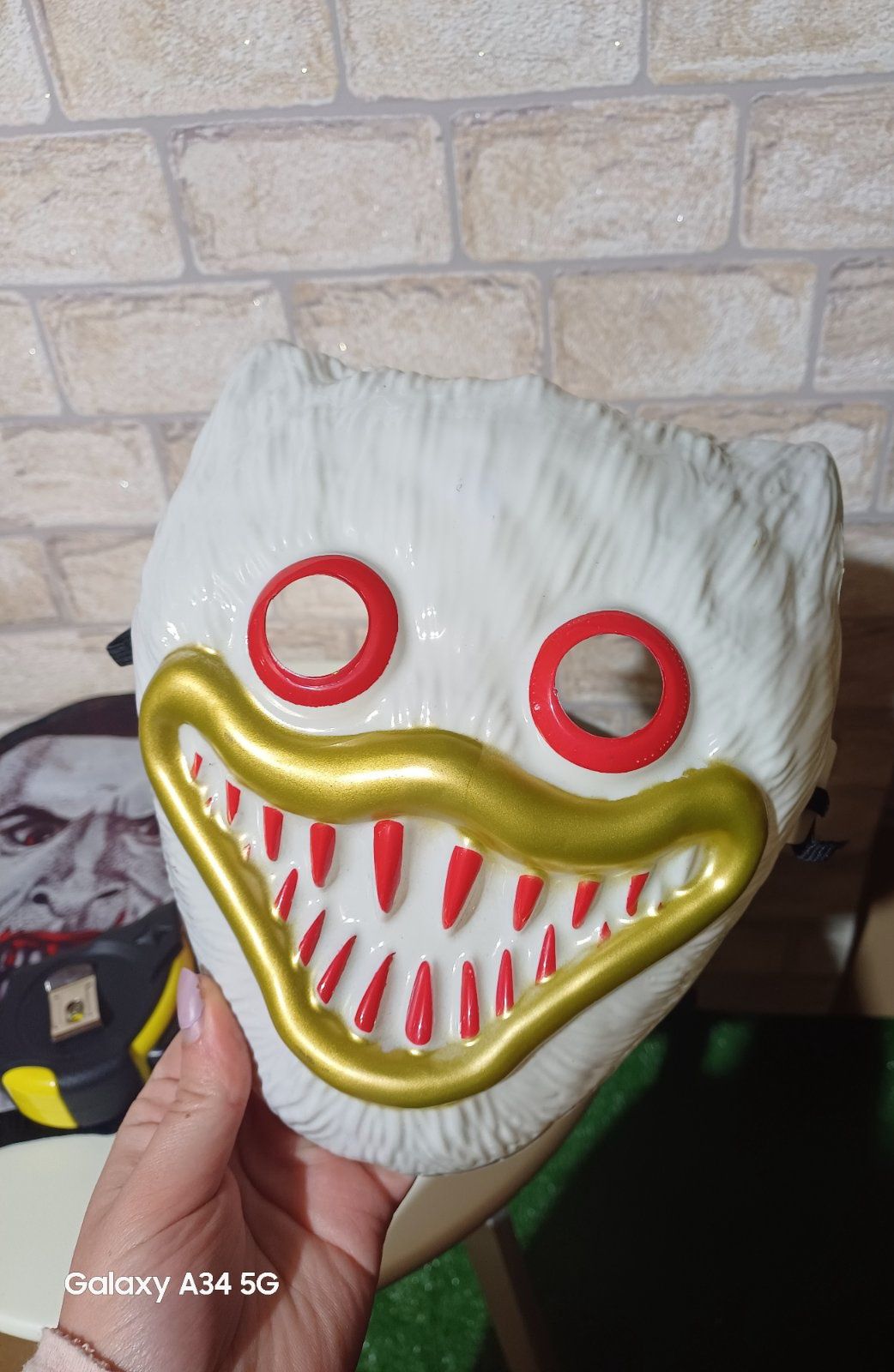 3 броя маски за карнавал
