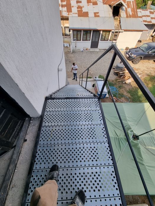 scări metalice de exterior