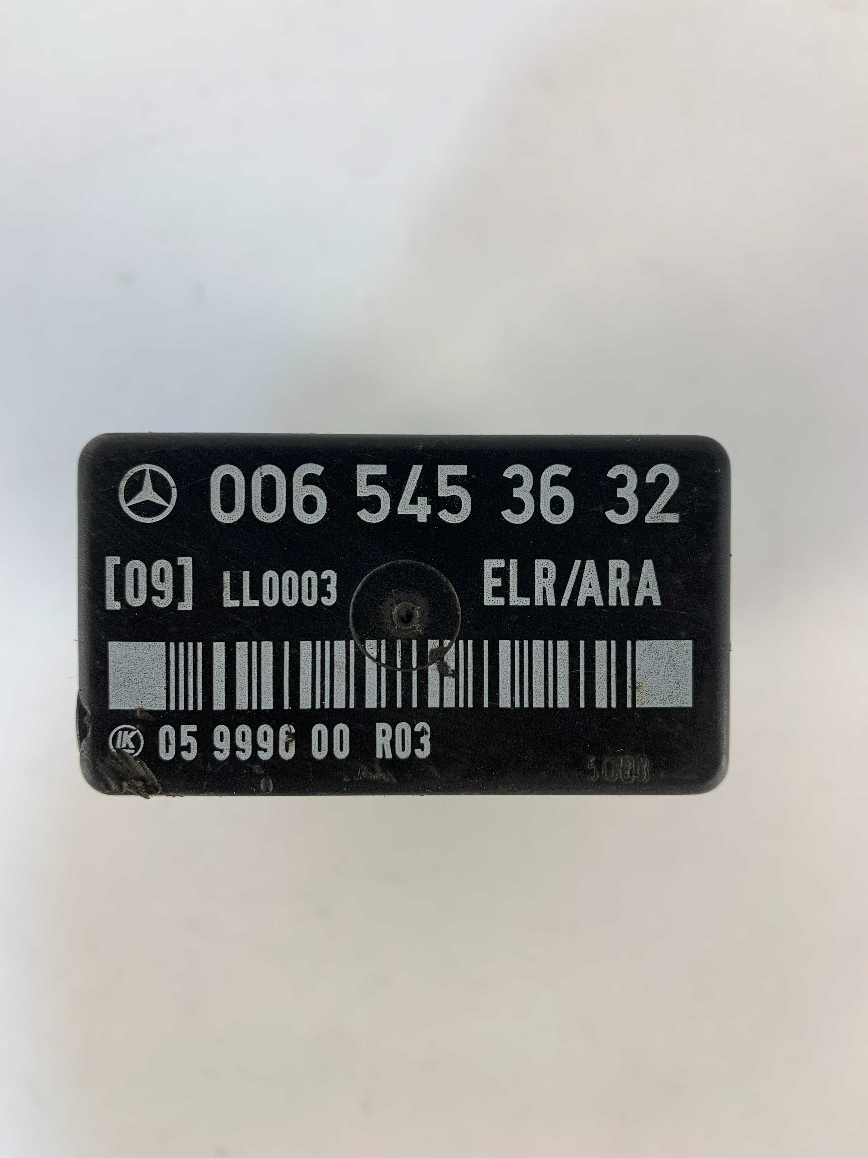 Реле за горивна помпа Мерцедес Mercedes-Benz