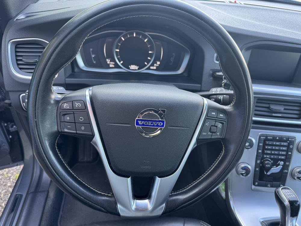 Volvo V40 R DESIGN