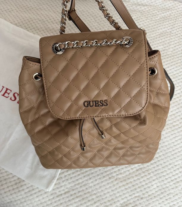 Дамска раница Guess