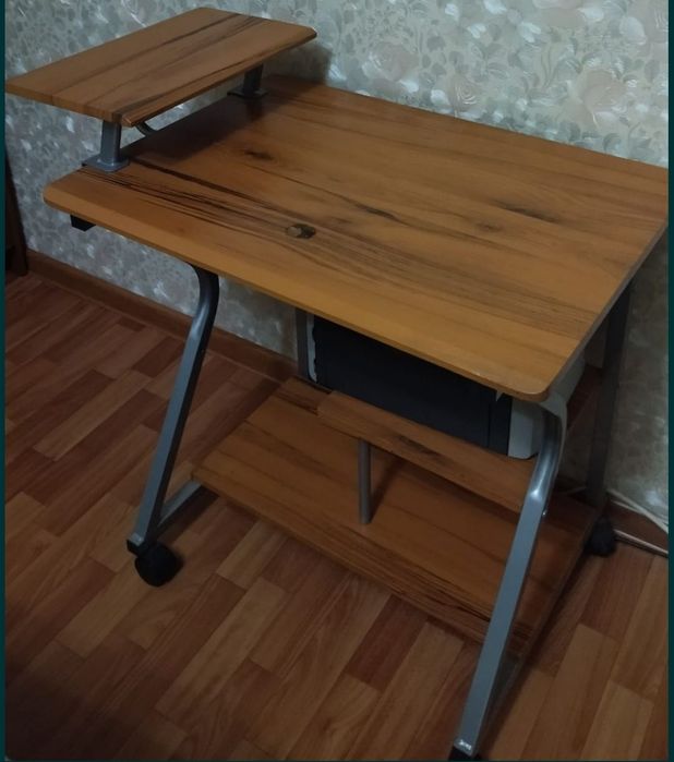 Продам стол компьютерный