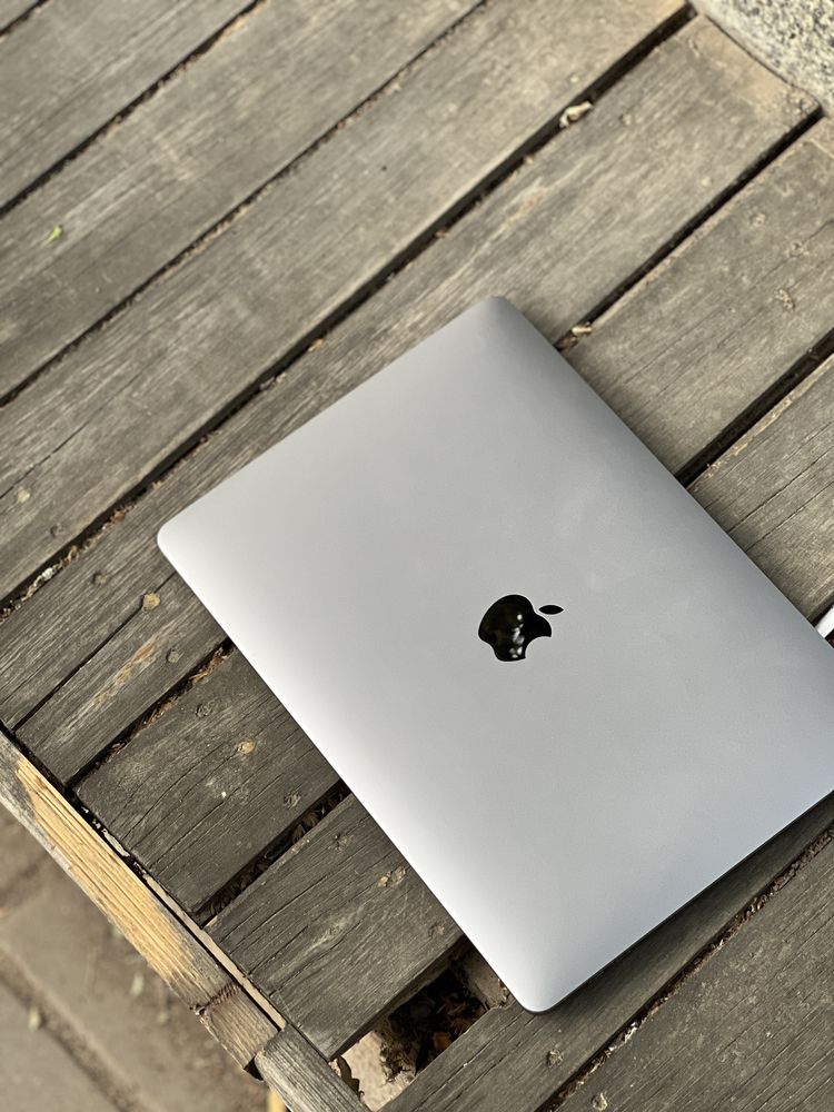 MacBook Pro M2 - 13.3 – Talabalar va ijodkorlar uchun!