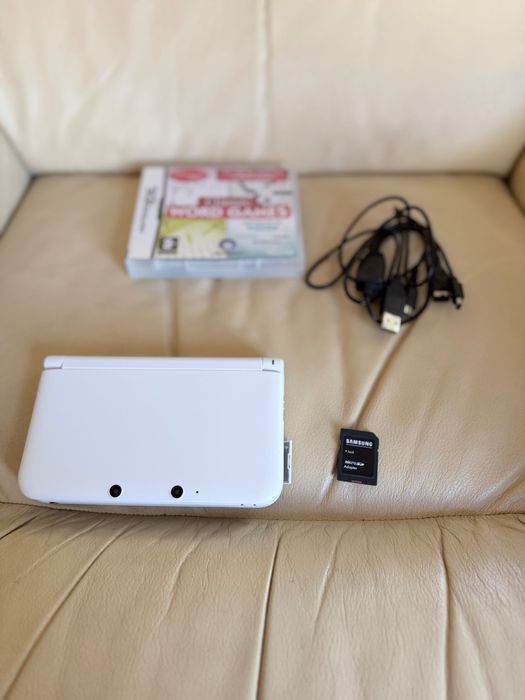 Nintendo 3DS XL бял