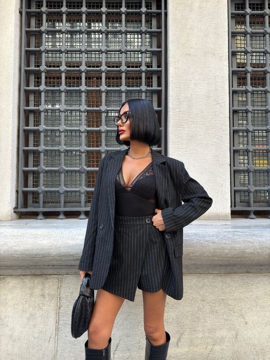 Елегантен сет с пола-панталон наличен в размер S/M/L