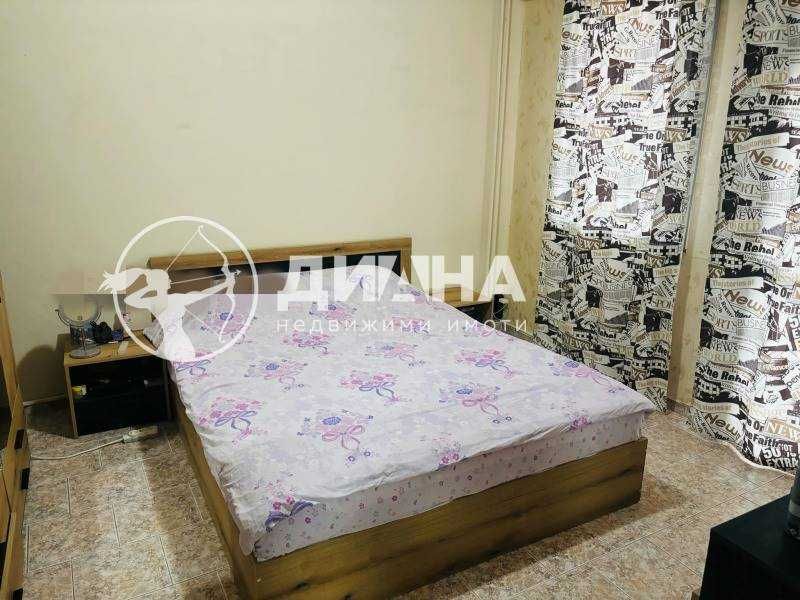 Продава се Тристаен апартамент в Пловдив, Кючук Париж - 72 кв.м за 1528 €/кв.м - Снимка #2
