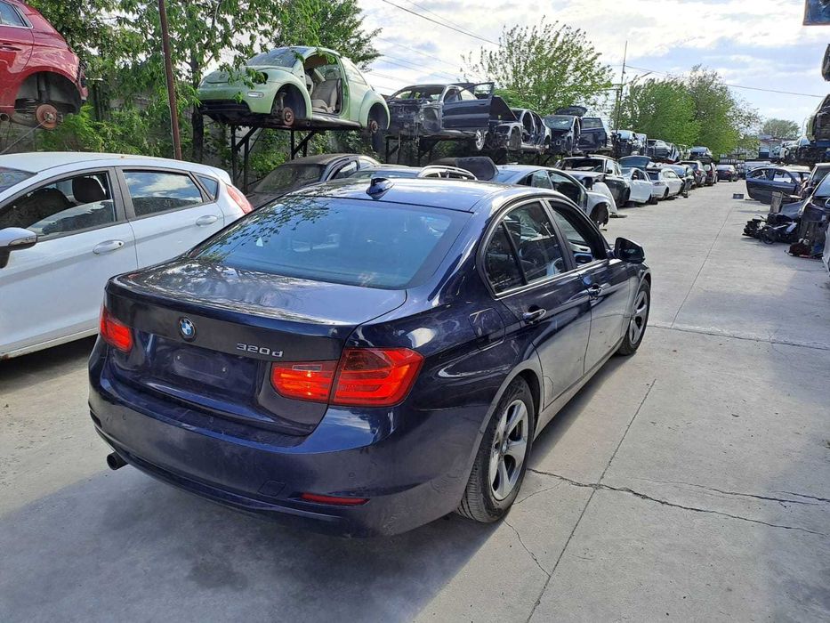 Dezmembrez BMW F30 2.0 TDi 184 CP an 2012 cod motor N47