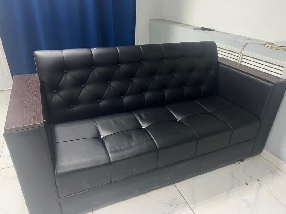 Продам диван для офиса