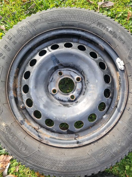 Set Cauciucuri iarna 185 65 r15  Dacia