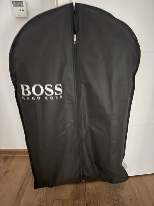 Vand Costum de barbati BOSS marimea 56 nou
