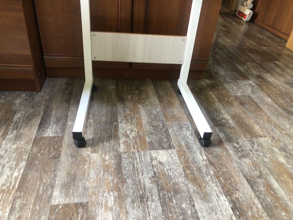Masuta reglabila cu roti, blat din lemn, 60x40, ideal etajera