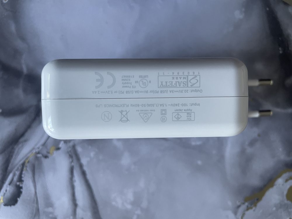MacBook адаптер