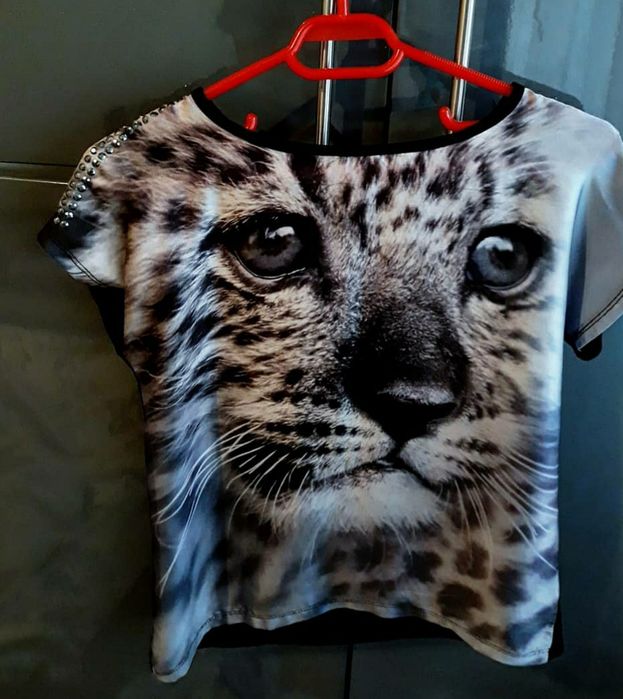 Vând tricou cu model de ghepard