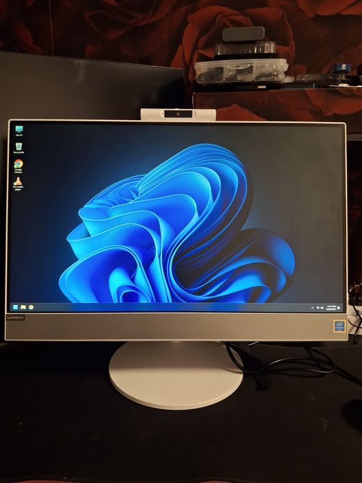 Vand Lenovo All-in-One i7 gen8 24GB ram Touchscreen
