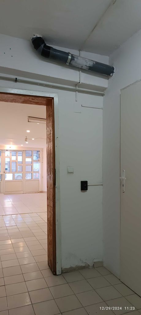 Дава се под наем Магазин в с. Лозен, Област София-град - 34 кв.м за 102 € - Снимка #4