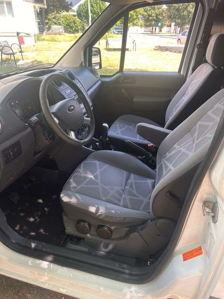 Vand Ford Tranzit Conect 1,8 D impecabil