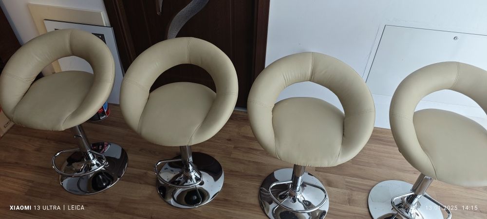 Vând 4 scaune bar noi Culoare,crem