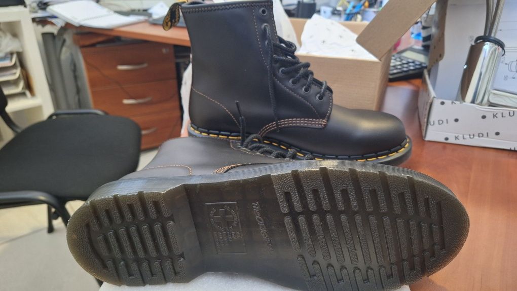 Продавам Dr.Martens 44
