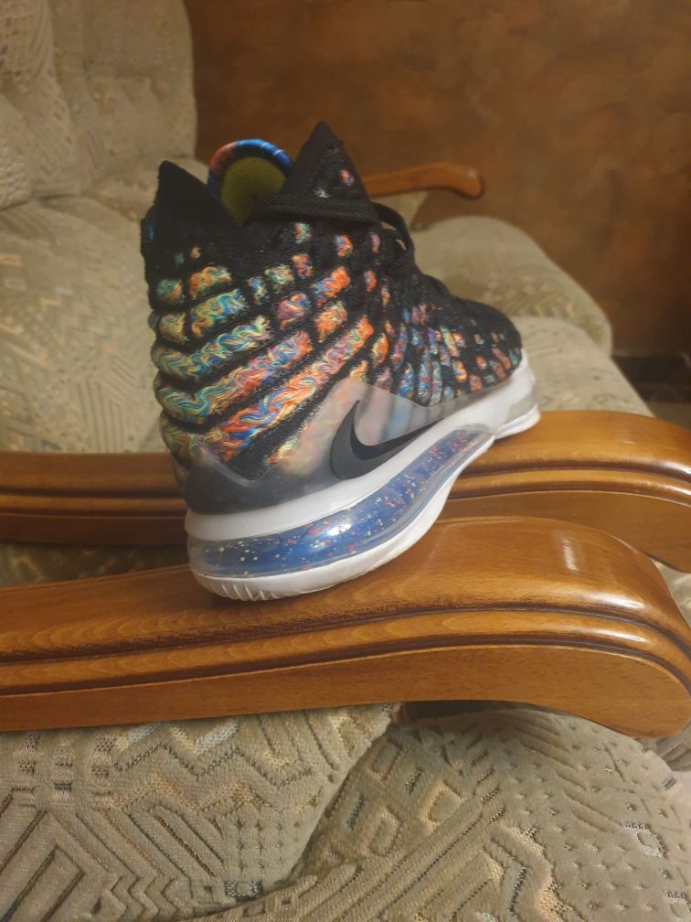 Lebron 17 James gang ediție speciala
