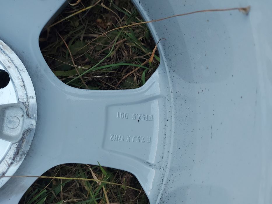 Jante originale Ford Kuga 235 55 17 Nokian de iarnă stare ca noi