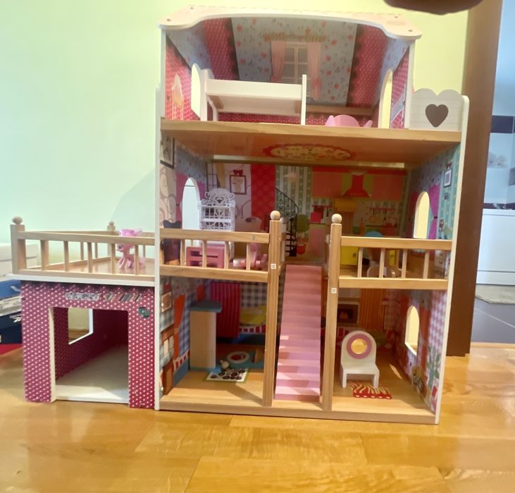 casa papusii plus papusi