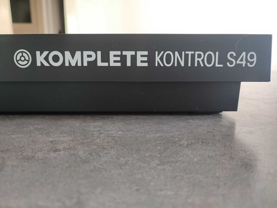Controler MIDI Komplete Kontrol S49 Mk2