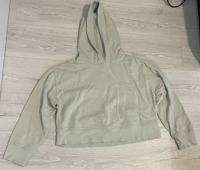 Светлозелен суитшърт на Zara