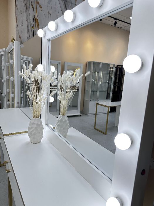 Oina zerkalo salon uchun