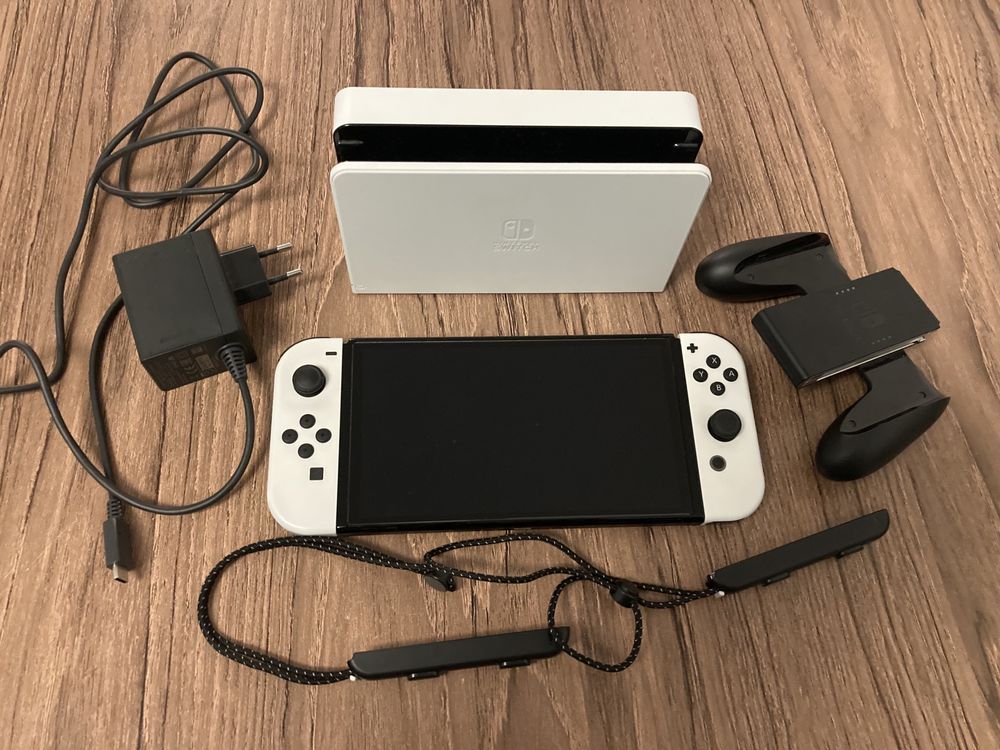 Nintendo Switch OLED (White) complet