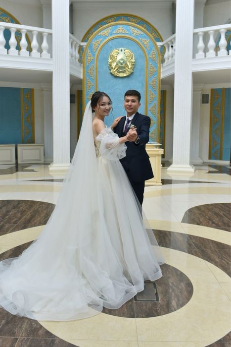 Свадебное платье. Есть каспи ред