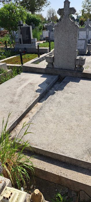 2 locuri de veci de vânzare.Arad ,cimitir UTA.