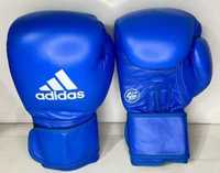 Кожаные боксерские перчатки Adidas Aiba кожа
